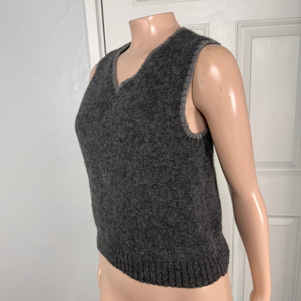 Vintage Y2K Xhilaration Women Sweater Medium Knit Vest V neck Shetland Wool S3-3